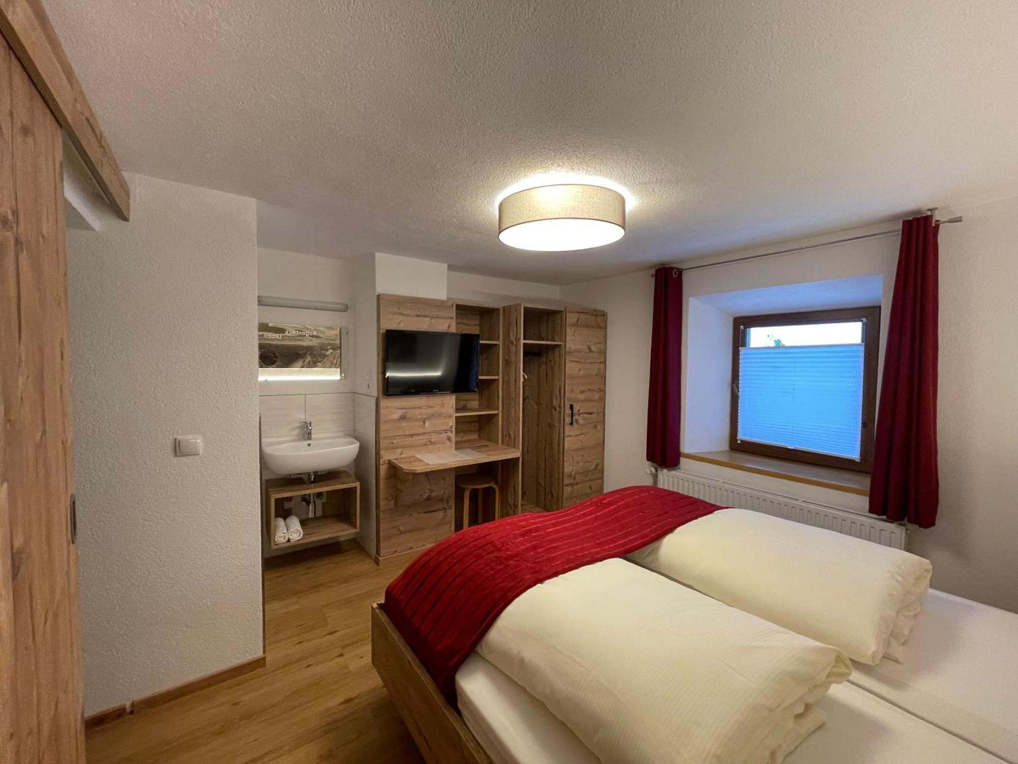 Haus Walch Bed & Breakfast Elbigenalp Exterior photo
